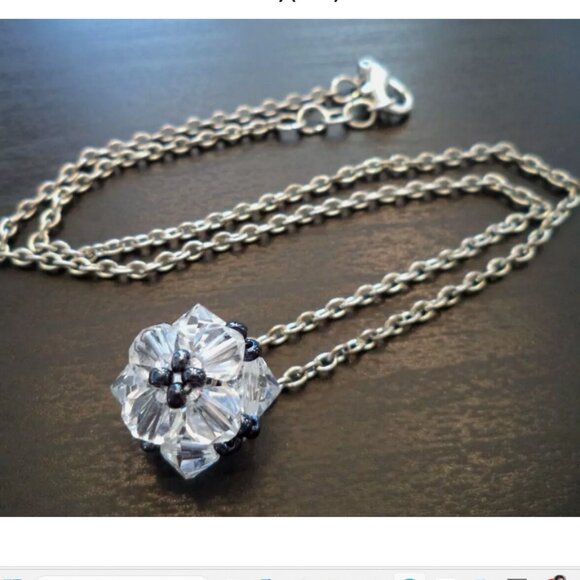 VINTAGE ESTATE GLASS BEADED PENDANT 1972 - Picture 1 of 1